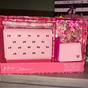 NWT/NIB Betsey Johnson Pink and Gold Bow Crossbody Set